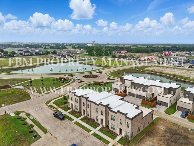 Photo - 2100 Layla Dr