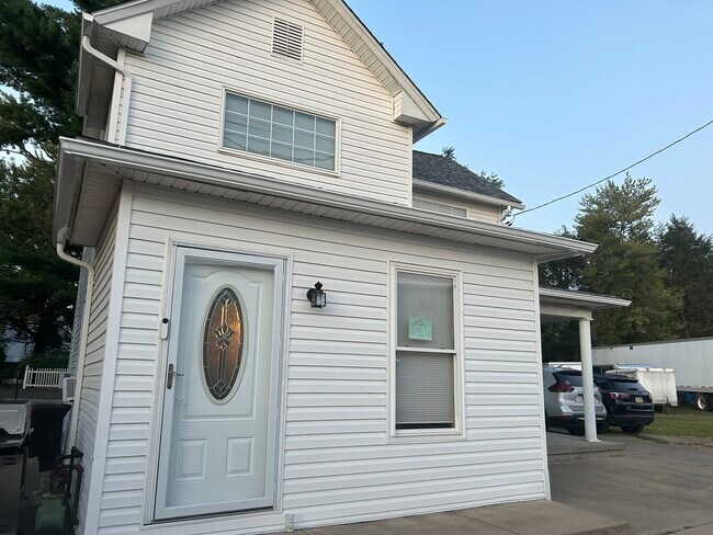 Photo - 413 Stephenson St Unit B