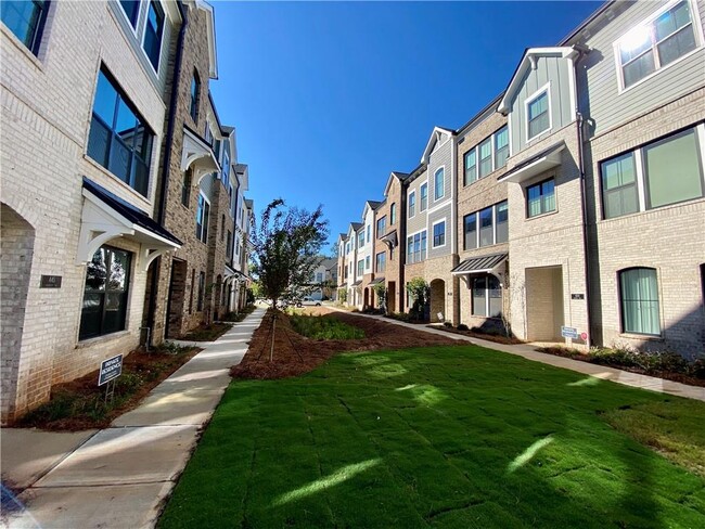 435 Ashbury Dr