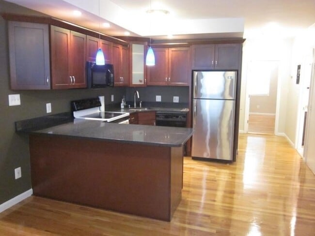 Photo - 202 W 9th St Unidad 2