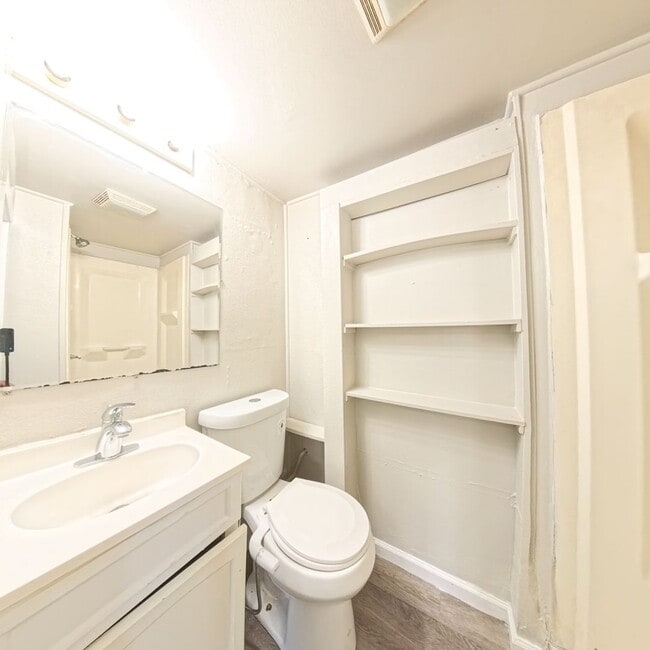 Photo - 2938 E Euclid Ave Unit #2