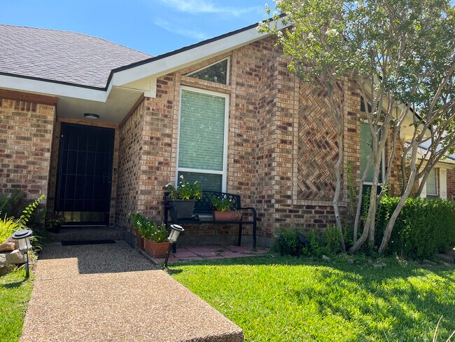 Barclay Front of Home - 1504 Barclay Dr