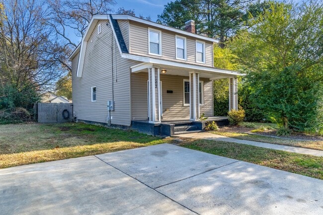 Building Photo - 1552 Fleetwood Ave