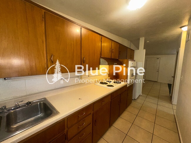 390 W 14th St Unit 9