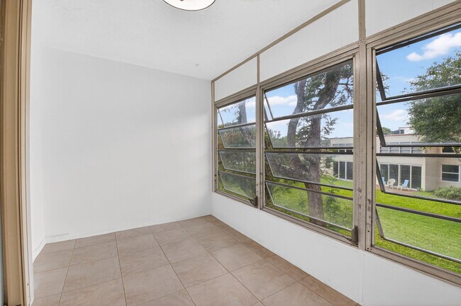 10 Willowbrook Ln Unit 207