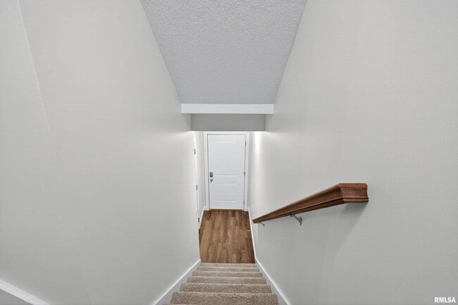 4833 Lauren Ln