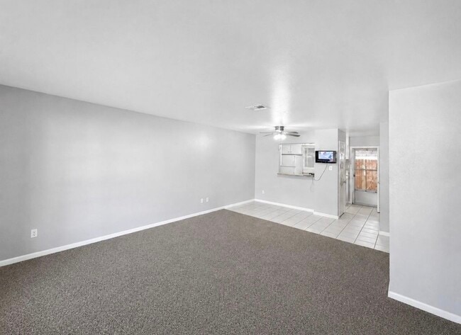 Photo - 3320 Burke Rd Unidad 55