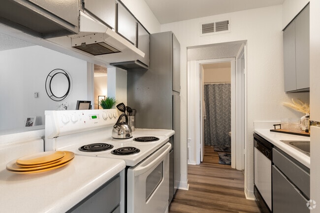 2BR, 1BA - 832SF