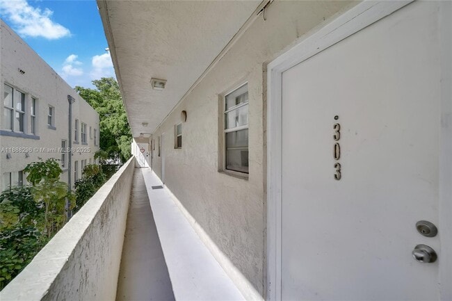 Photo - 1615 Meridian Ave Unit 303