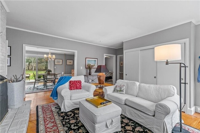 46 Chastellux Ave Unit M8