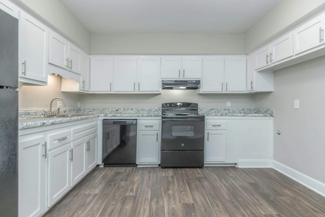 Building Photo - 3896 Riverside Dr Rental