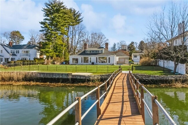 632 Shore Acres Dr