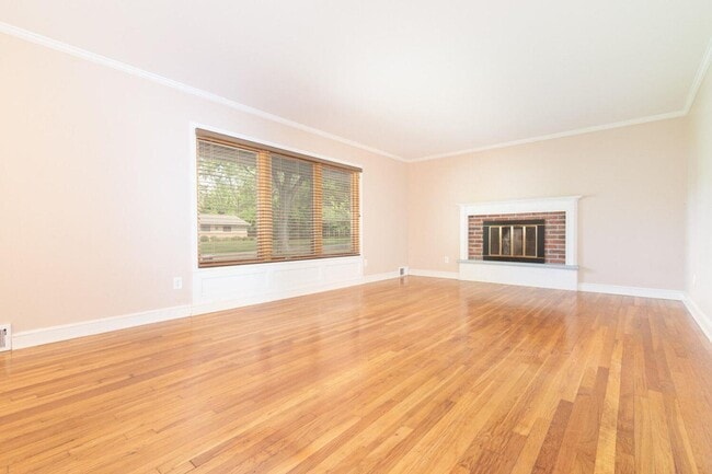 Photo - 3672 Middlebury Ln