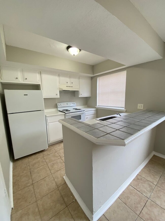 Photo - 2 Bedroom 1.5 Bath Apt at the Monterey Squ... Unit 3754