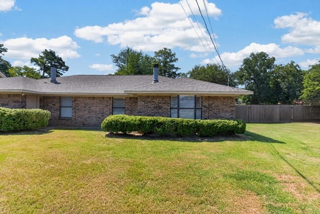 Building Photo - 3803 CR 149 Unit 3805 CR 149