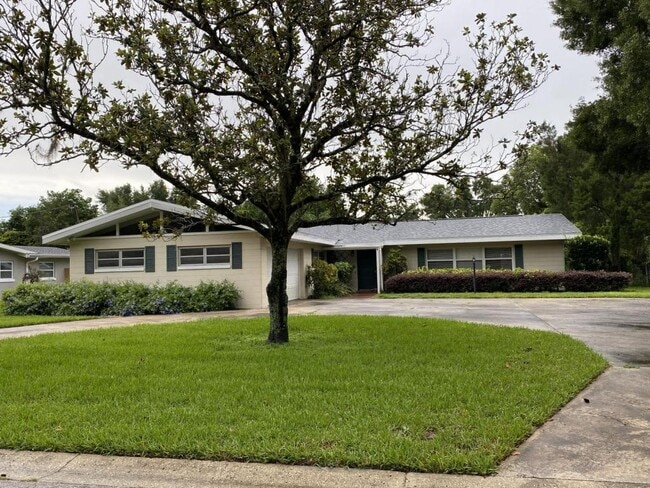 Building Photo - 25 Golfview Cir NE