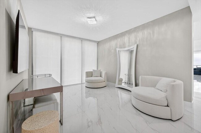 Photo - 700 NE Miami Pl Unit 4501