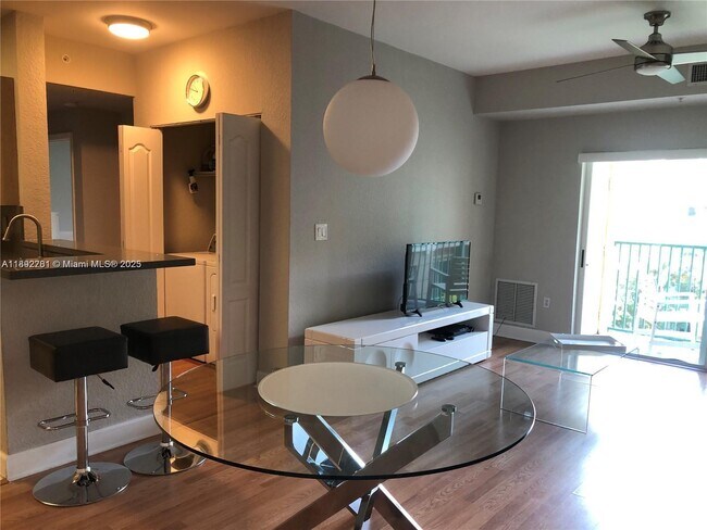 Photo - 6001 SW 70th St Unidad 528