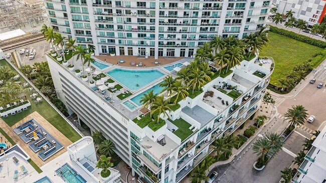 Building Photo - 90 SW 3rd St Unit 1807 Rental
