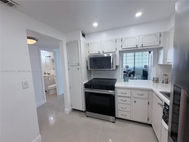Photo - 1825 S Ocean Dr Unit 611