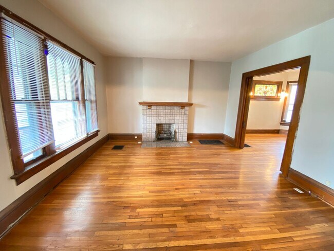Photo - 2329 Indianola Ave Unit 2329