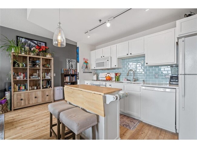 Photo - 929 Portland Ave Unidad 908