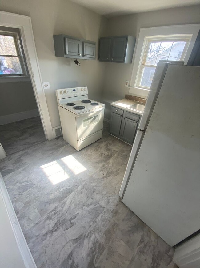 Photo - 1423 Burrell St NW