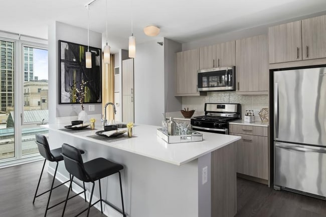 Photo - 24 W Randolph St