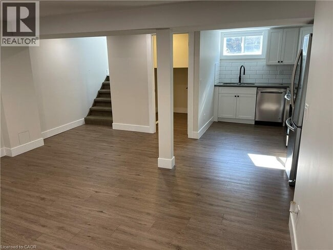 Photo - 8 Alderney Ave