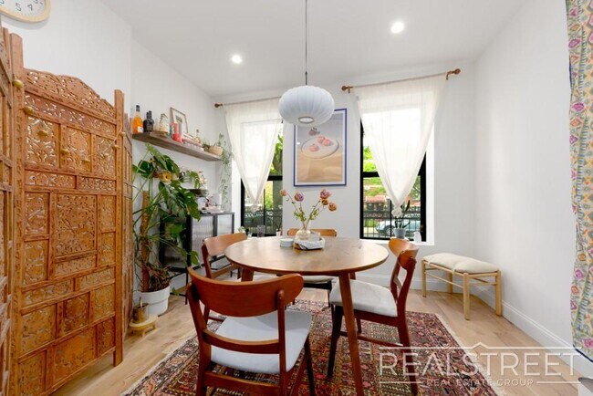 Photo - 3 Bed 2 Bath with W/D & Terrace! Unidad 1