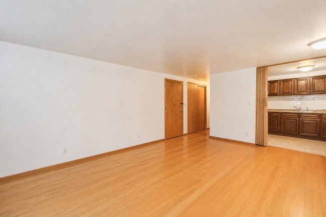 Photo - 233 S Highland Ave Unit LS