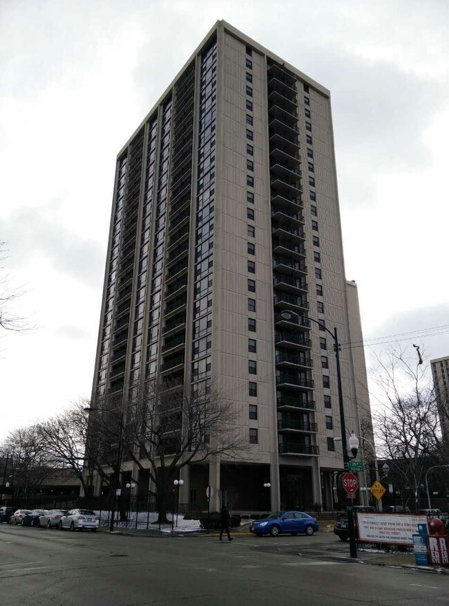 Building Photo - 2605 S Indiana Ave Unit 1005