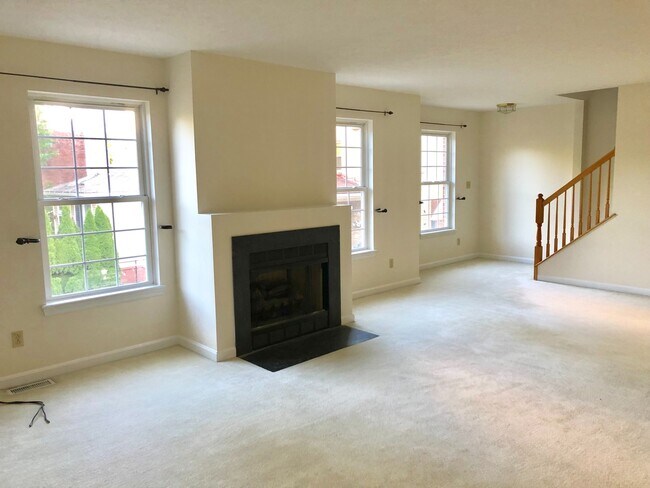 Photo - Beautiful 3 Bedroom Townhome In Bloomfield/Shadyside. Ideal Location. Available Late August.
