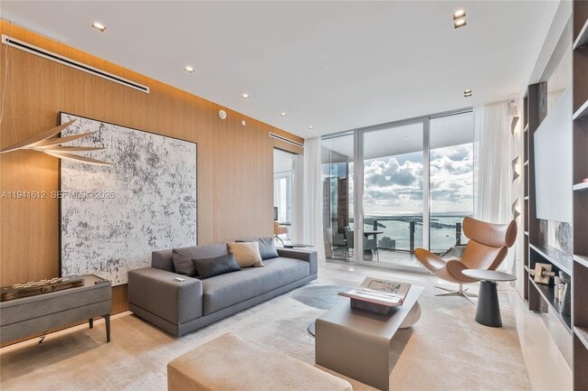 Building Photo - 300 Biscayne Blvd Way Unit 5105W