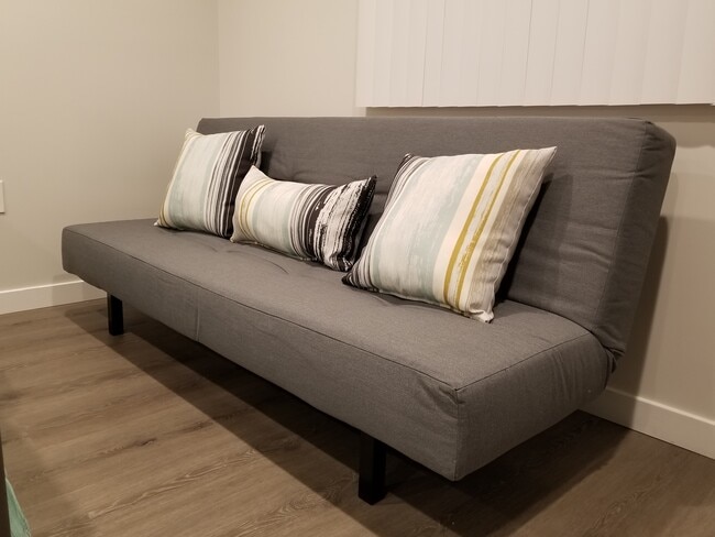 Futón. - 4449 S Slauson Ave