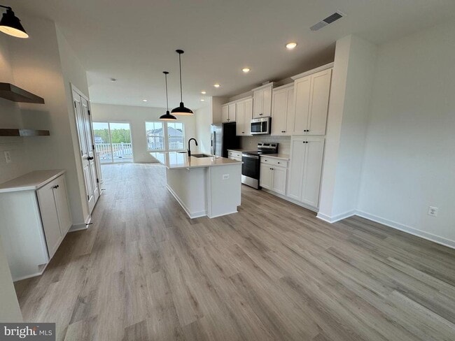 Photo - 36122 Wilderness Shores Way