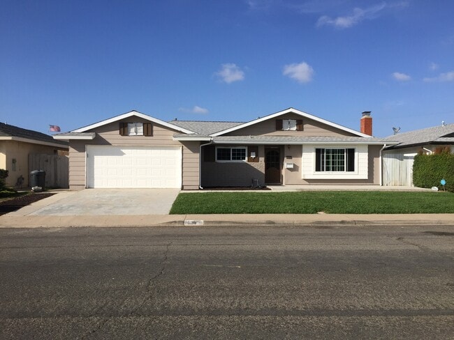 Photo - 1630 Ionian St