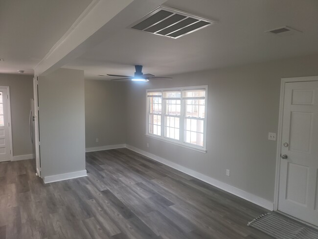 Photo - 530 N Main St