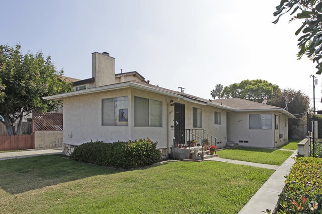 Primary Photo - 4445 Hamilton St