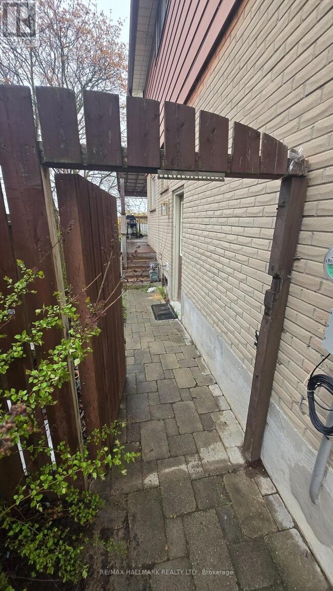 Photo - 106 Springdale Crescent