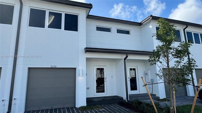 Photo - 5130 SW 37th St Townhome