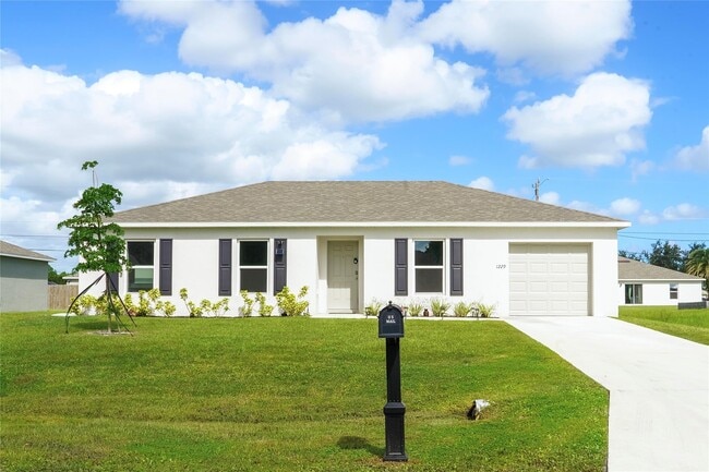 Building Photo - 1229 SW San Antonio Ave