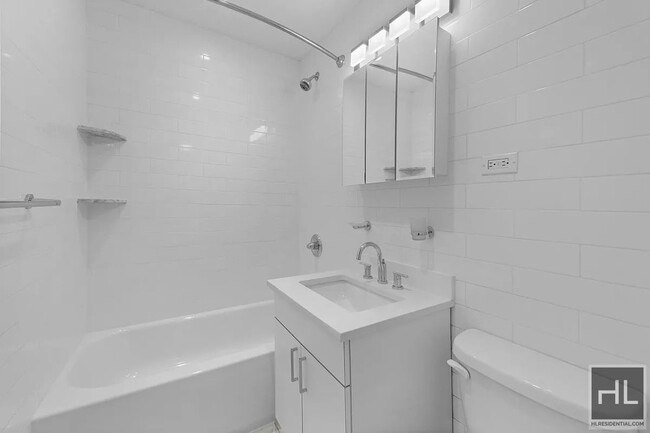 Photo - E 87 ST Near Lex. 4/5/6 & Q Train, Dishwasher & NO Broker's Fees! Unit 5B