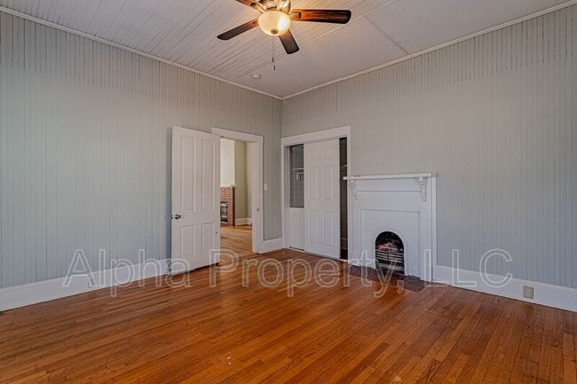 Photo - 678 N Liberty St