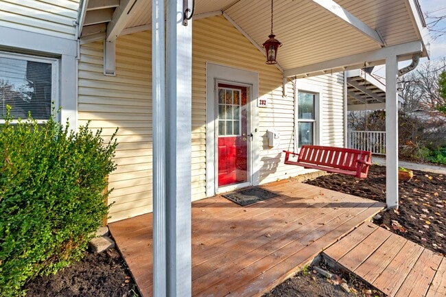 Photo - 282 W William St