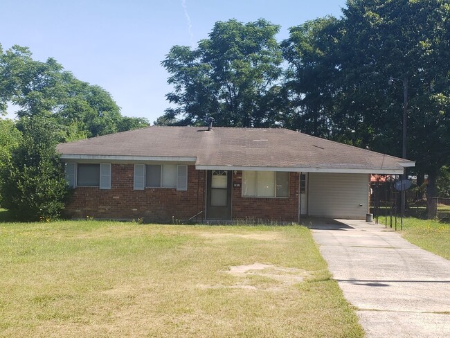 Nice brick 3 BD/ 1BA Home - Nice brick 3 BD/ 1BA Home