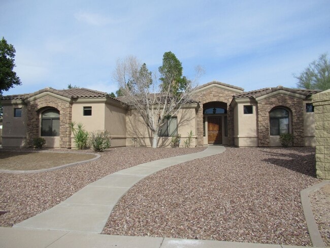 Building Photo - Beautiful Custom North Mesa Home