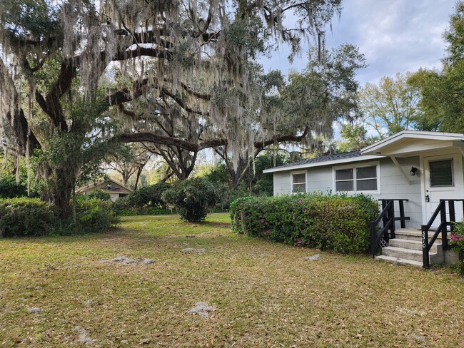 3 Bedroom 1 Bathroom House - 3 Bedroom 1 Bathroom House