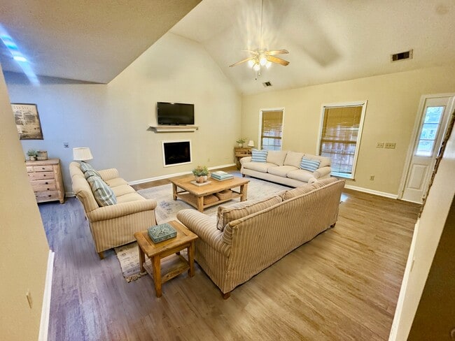 Photo - 802 N Taylor Ct