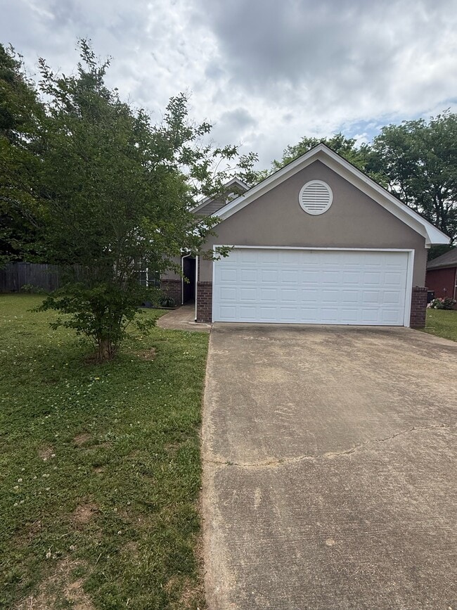 Photo - 550 Albany St